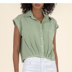 Kut from the Kloth Sage Green Sleeveless Button-Down Shirt